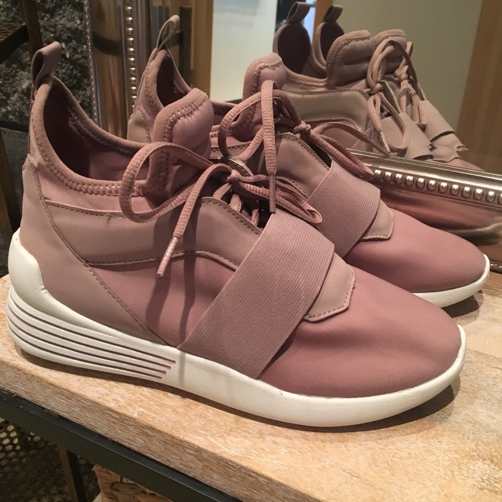 Kendall & Kylie Braydin Sneakers Sz 7.5